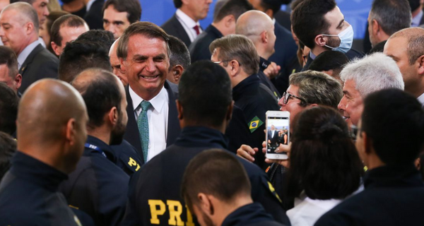 Jair Bolsonaro em cerimônia com Policiais Rodoviários 