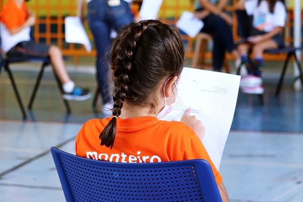 A escola não existe para ocupar o lugar da família. Mas, se houver parceria e vínculo, todos saem ganhando, especialmente a criança