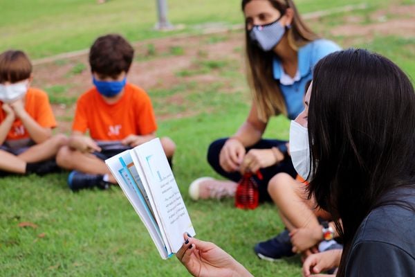 Com o retorno presencial, as atividades foram propostas e realizadas, aproveitando o entorno da escola e a beleza da cidade de Vitória. 