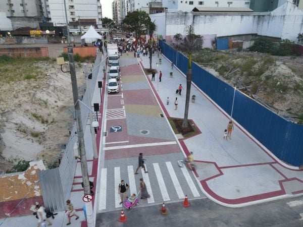 "Alameda do Amor" foi inaugurada nesta quinta-feira (16). O espaço ocupa parte do terreno onde era o antigo Chalé Motel, em Itapoã, Vila Velha. Crédito: Ewerton Tiago/PMVV