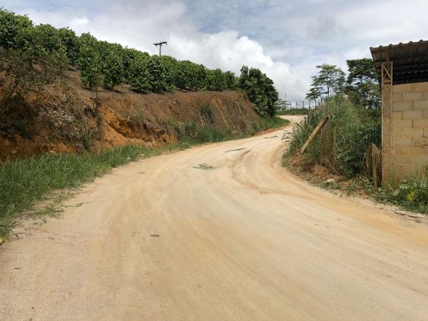 Carro cai dentro de caixa seca e homem morre afogado no ES por Blog do Markinho Cruz