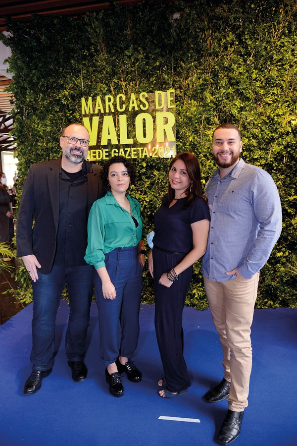Antony Moreira, Rayane Bahiense, Aline Pagotto e Daniel Alencastre por Cloves e Arthur Louzada