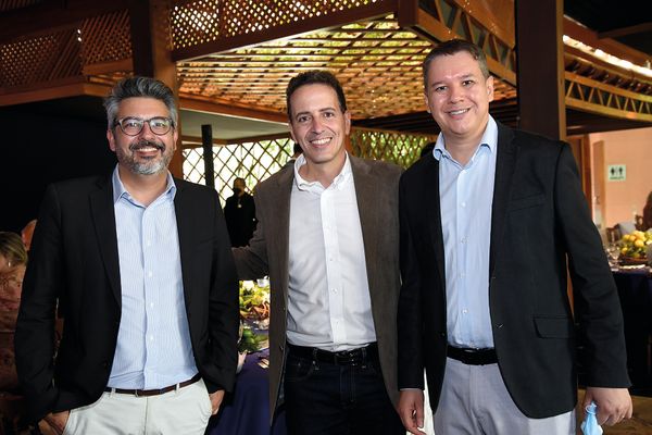Bruno Araújo, Rodrigo Almeida e Marcio Chagas por Cloves e Arthur Louzada