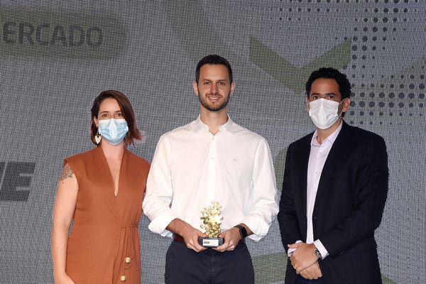 Camila Uliana, Sérgio Carone e Eduardo Fontes por Cloves e Arthur Louzada