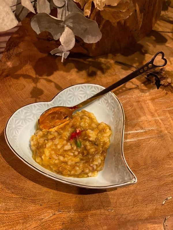 De acordo com a proprietária do cerimonial, Mariana Gusmão, a ideia de convidar o chef para elaborar o cardápio da Casa Mizzi surgiu a partir da necessidade em prestar um serviço de excelência. por Casa Mizzi/Divulgação 