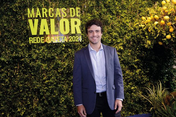 Felipe Wanderley por Cloves e Arthur Louzada