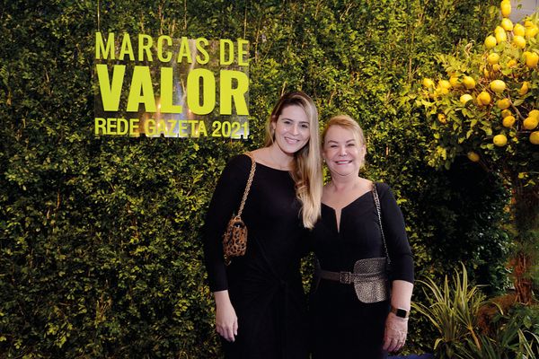 Juliana Devens e Marilucia Dalla por Cloves e Arthur Louzada