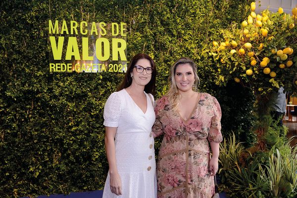 Karla Simonetti e Eduarda Buaiz por Cloves e Arthur Louzada