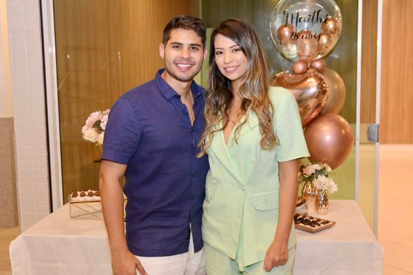 Maithê Neves e o noivo Eduardo Castelan que já tem data marcada para o casamento em 2022
