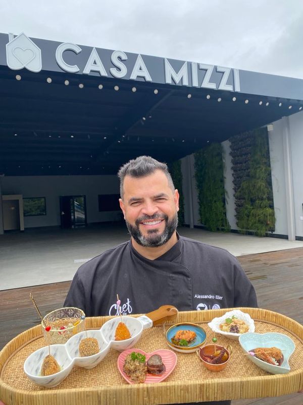 O chef  Alessandro Eller afirma que é preciso entender a estrutura na produção dos pratos para executá-los na hora do evento.
