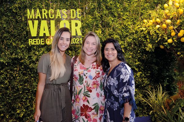 Samantha Valladão, Daniele Bernabé e Ana Isabella Faria por Cloves e Arthur Louzada