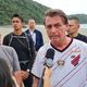 Imagem - Bolsonaro vai à praia em SP e ouve 'Lula 2022' durante entrevista