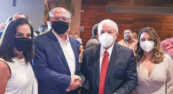 A despeito de algumas divergências ideológicas, tanto Lula quanto Alckmin têm endossado um discurso em defesa da democracia, tão atacada durante o atual governo