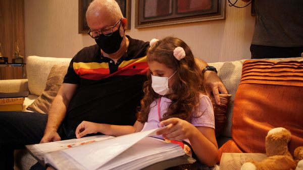 Catarina mostrou a Amarildo os desenhos que fez durante a pandemia por Fernando Madeira