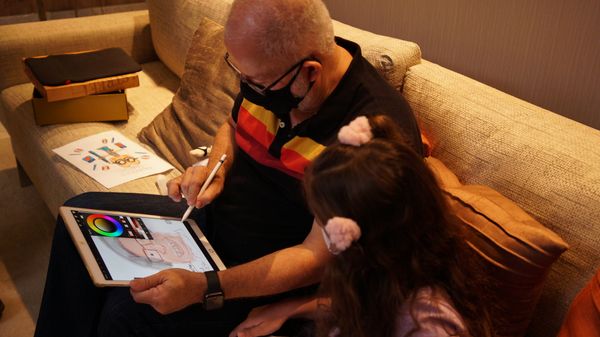 Catarina e Amarildo fizeram juntos um desenho por Fernando Madeira