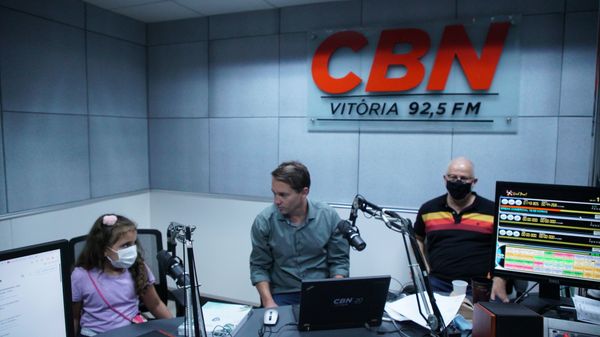 Catarina participou do CBN Cotidiano, ao lado de Mário Bonella por Fernando Madeira