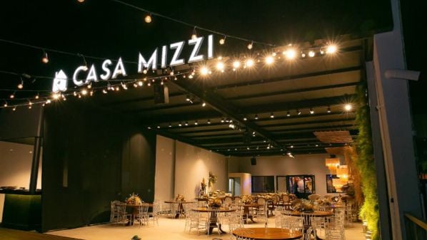Com uma vista privilegiada para o Canal de Vitória, a Casa Mizzi é um novo espaço, na Capital, para celebrar aniversários, casamentos e todos os tipos de eventos, incluindo um diversificado cardápio assinado pelo chef Alessandro Eller.