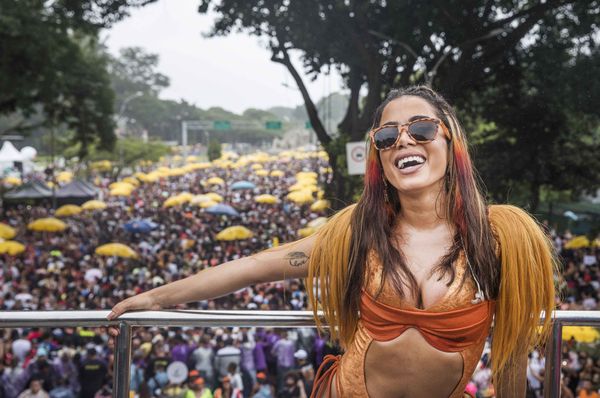 A cantora Anitta se apresenta em seu bloco de carnaval na avenida Pedro Álvares Cabral, no parque Ibirapuera, em São Paulo, em 2020