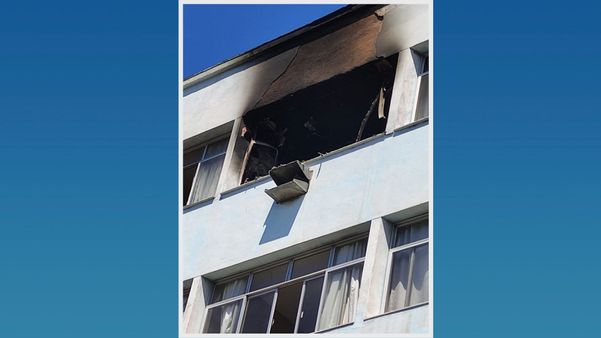 Incêndio atingiu apartamento no quarto andar de prédio em Vitória