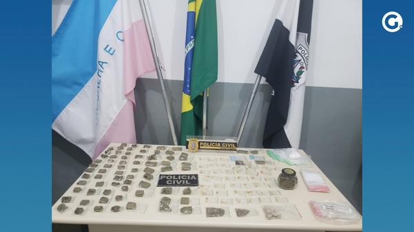 Na casa onde as duas moravam, no bairro Vila Nova, os policiais encontraram porções de maconha já fracionadas, LSD embalado e micropontos de MD.