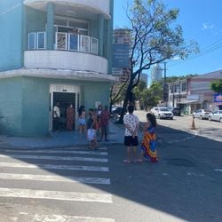 Segundo a PM, criança chegou pálida e com os lábios roxos no destacamento de polícia; médicos consideraram ação dos policiais fundamental no socorro à menina