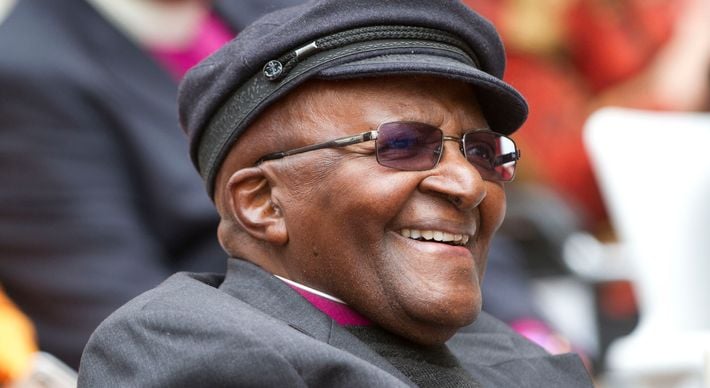 O arcebispo recebeu diagnóstico de câncer de próstata nos anos 1990 e, nos últimos anos, foi hospitalizado em várias ocasiões. Em 2010, admitiu a dificuldade em se retirar da vida pública. 'Eu gostaria de poder calar a boca. Mas não consigo, e não vou'