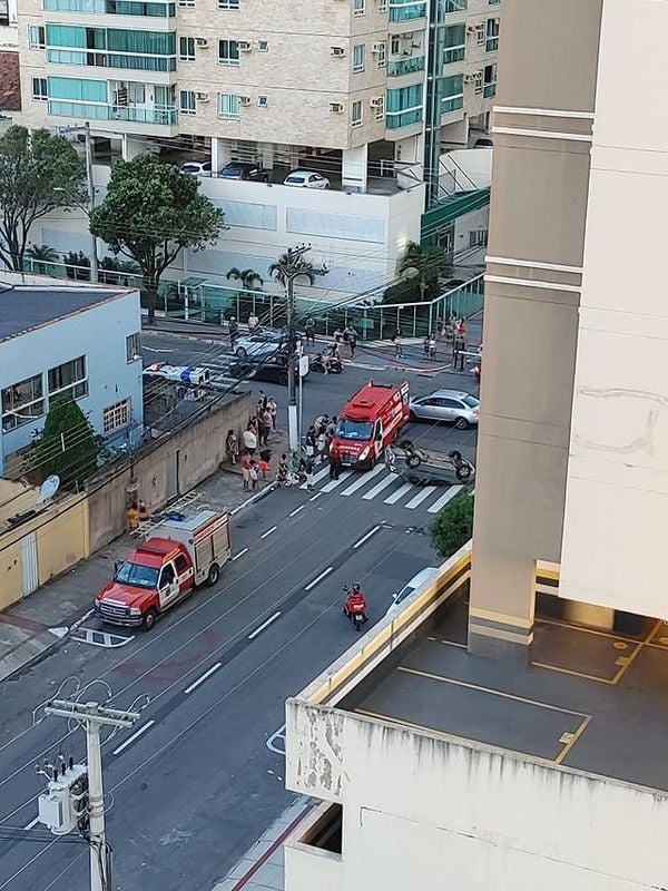 Capotamento no cruzamento da Av. Saturnino Rangel com a Rua Itacibá, em VV