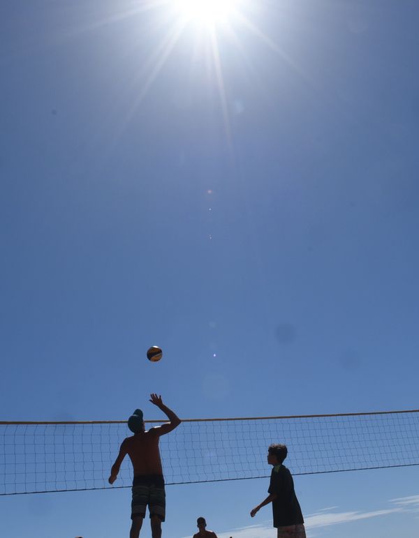 Muito sol na Praia da Costa no primeiro domingo deste verão por Carlos Alberto Silva