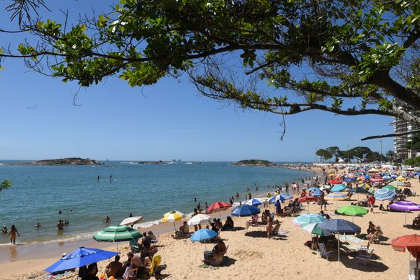 Praia da Sereia, em Vihla Velha por Carlos Alberto Silva