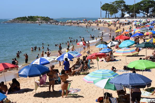 Praia da Sereia, em Vihla Velha por Carlos Alberto Silva