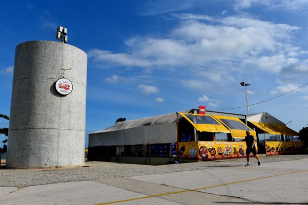 Quiosques em Camburi por Fernando Madeira