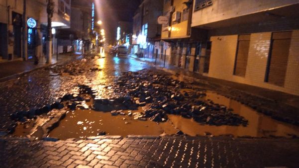Ruas de São José do Calçado ficam alagadas após chuvas fortes