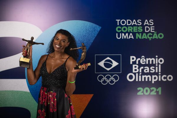 Fernanda Garay comemorou duas vezes no Prêmio Brasil Olímpico: melhor atleta de vôlei e atleta da torcida