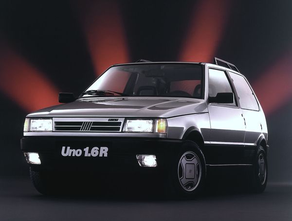 Esse Fiat Uno, carro super popular - Auto Escola Parati