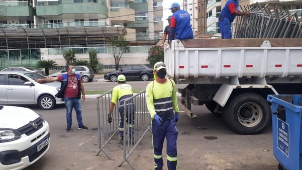 Fiscalização da Prefeitura de Vila Velha retira estrutura para Ano Novo montada no Quiosque do Vitalino por Leitor/A Gazeta