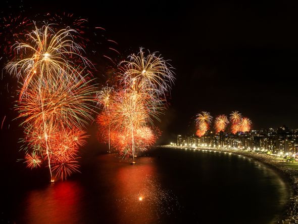 Vila Velha teve 15 minutos de queima de fogos no Réveillon 2022 por Vitor Jubini