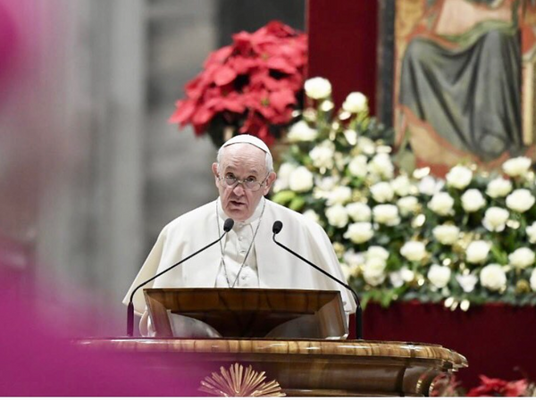 Em mensagem de Ano Novo, papa Francisco condena violência contra mulher e pede paz