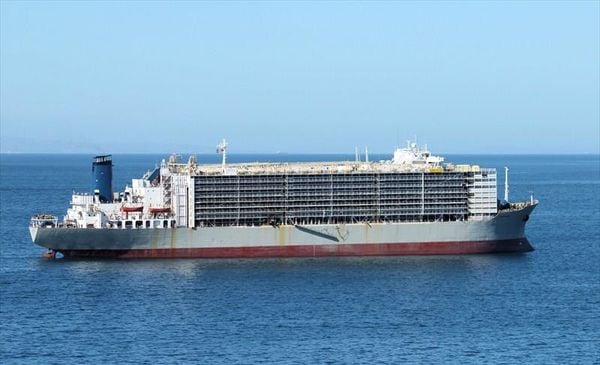 Navio Mawashi Express atracou no Espírito Santo para que um tripulante desembarcasse para receber atendimento médico