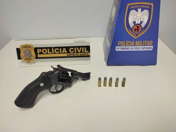 A arma que foi enterrada pelo suspeito de 18 anos, foi localizada em uma propriedade rural próxima do local do crime