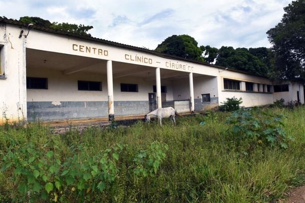 Instalações antigas do Hospital Pedro Fontes - Prédio onde ficava o centro cirúrgico por Carlos Alberto Silva