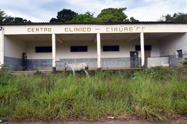 Instalações antigas do Hospital Pedro Fontes - Prédio onde ficava o centro cirúrgico por Carlos Alberto Silva