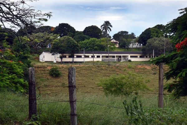 Instalações antigas do Hospital Pedro Fontes - Prédio onde ficava o centro cirúrgico por Carlos Alberto Silva