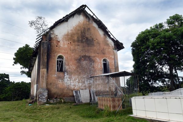 Instalações antigas do Hospital Pedro Fontes- Antiga igreja local com túmulo do padre  Mathias por Carlos Alberto Silva