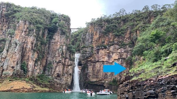 Imagens do dia anterior mostram pedra que deslizou em Capitólio por Herbert Claros