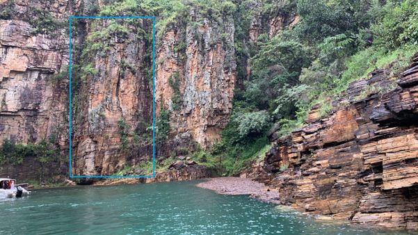 Imagens do dia anterior mostram pedra que deslizou em Capitólio por Herbert Claros