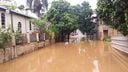 O rio que corta Castelo subiu e inundou vários bairros da cidade(Redes sociais)