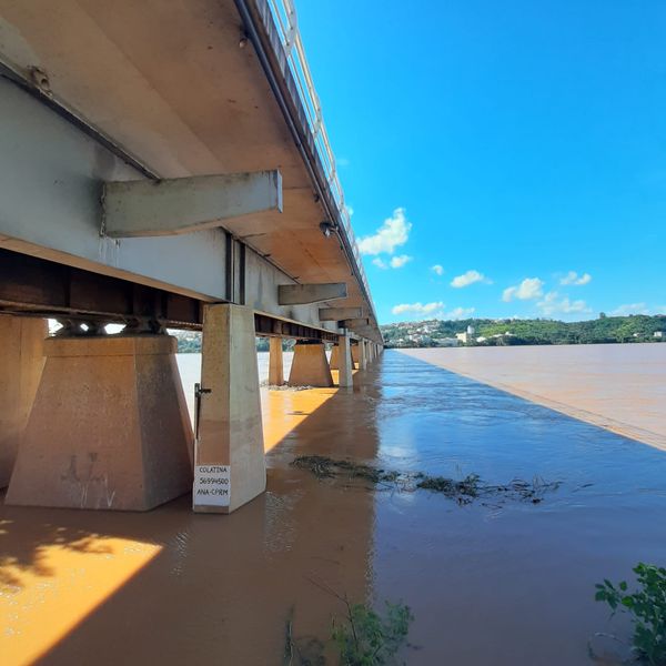  Rio Doce, em Colatina, no Noroeste do Espírito Santo, ultrapassou a cota de alerta