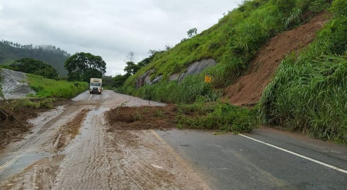 Minas continua às voltas com os estragos que os temporais da virada do ano causaram a sua malha rodoviária, a maior do país
