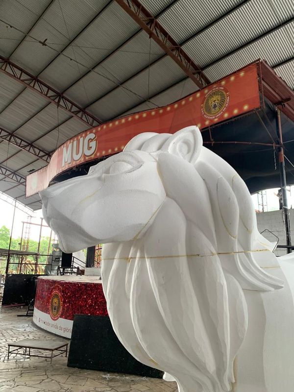 O tradicional leão da Mocidade Unida da Glória já está sendo confeccionado para o Carnaval de 2022