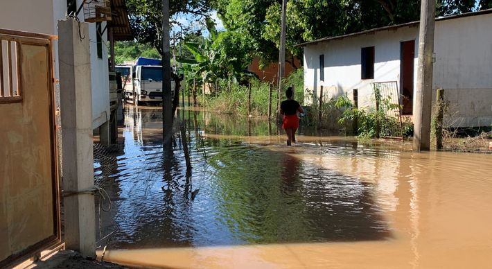Defesa Civil da cidade prefere manter os moradores nos abrigos por precaução, diante do alerta de aumento de vazão de água em usina em Baixo Guandu